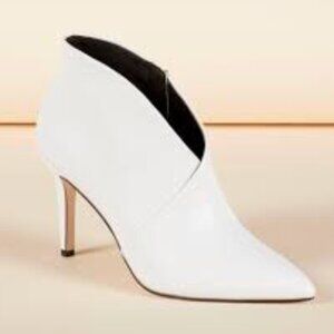 Jessica Simpson White Zip up Ankle Boots